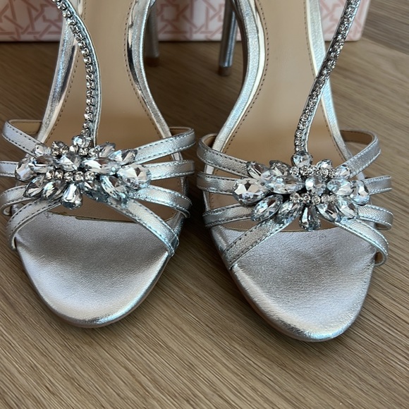 Jewel by Badgley Mischka Hazel II silmet silver sandal - Picture 6 of 6